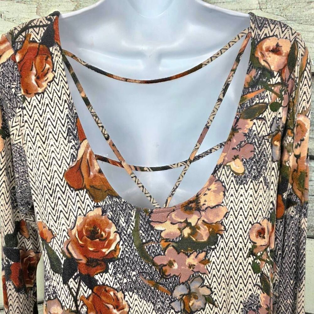 Daytrip M Floral Criss Cross Top - Picture 6 of 8